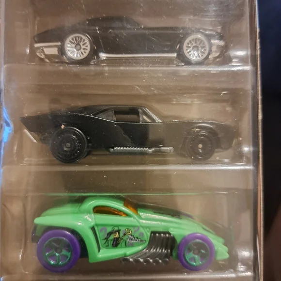 5 Batman Hot Wheels Cars - Picture 3 of 10